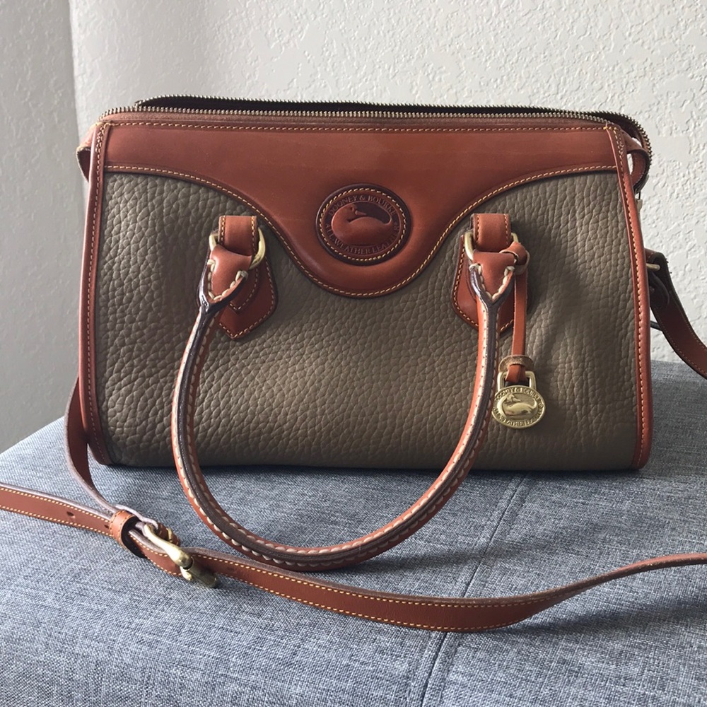 Immaculate Vintage Dooney & Bourke Leather Purse